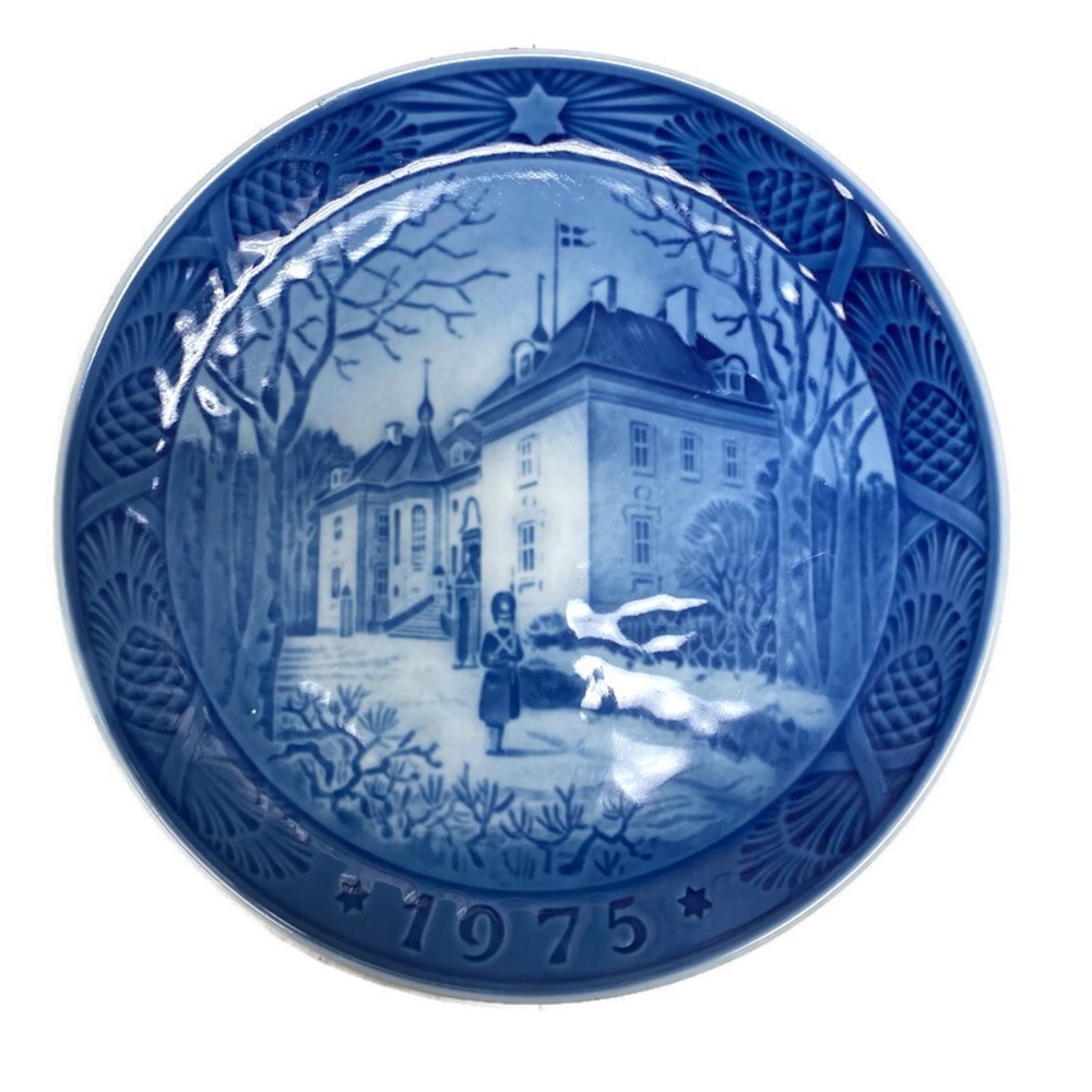 1975 Royal Copenhagen Collectible Christmas Plate – Marselisborg Castle